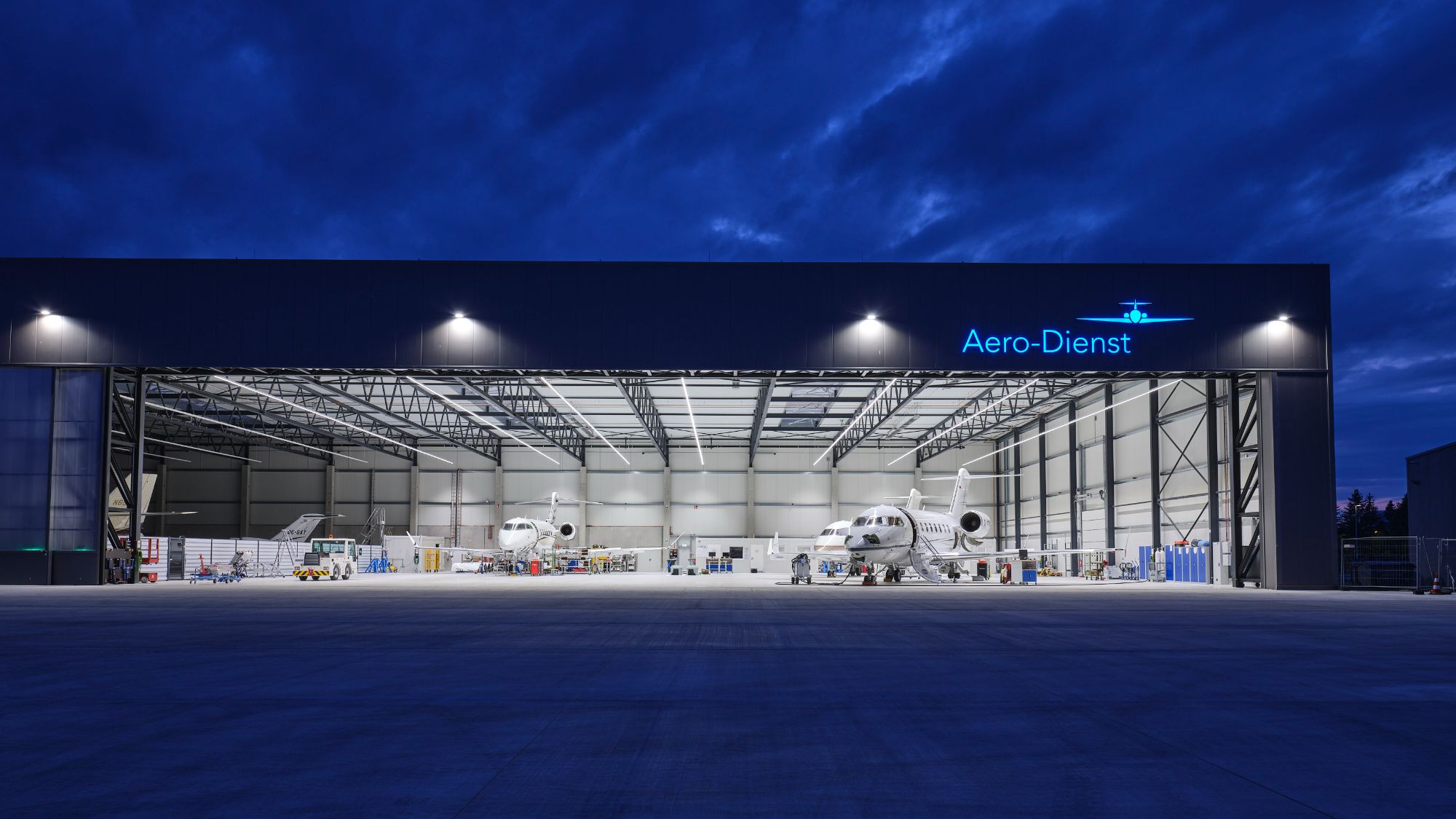 images/header/AerodienstEDMOHalle_092